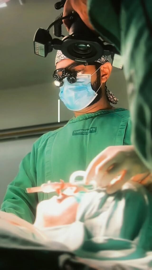 Instagram post from dr.hugo_bucomaxilo. This post is in position 2.