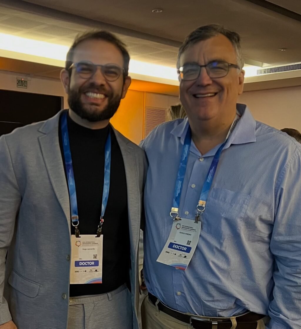 Instagram post from dr.hugo_bucomaxilo. This post is in position 2.